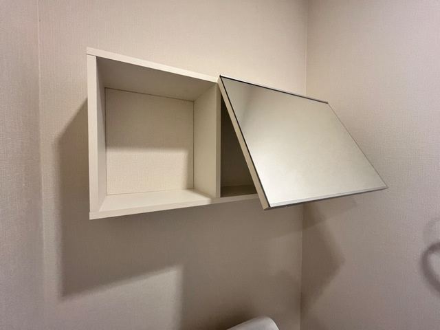 ソレアードの内装|トイレ戸棚