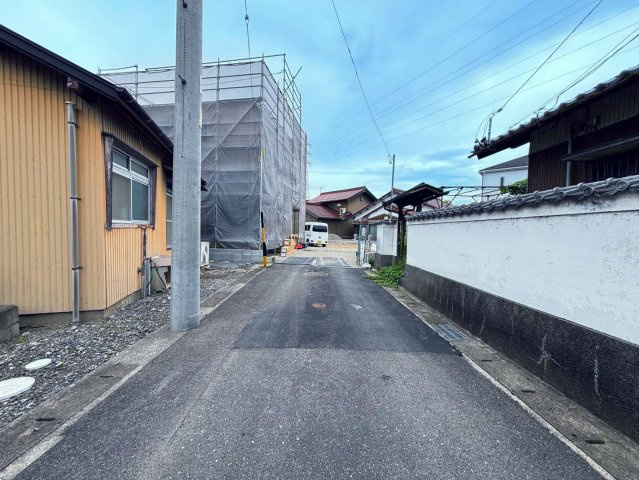 クワイエ　大垣市荒尾町第３　全１区画分譲の前面道路含む現地写真|「現地（2026年7月13日）撮影」　
■前面道路　
■ヤマダ不動産　株式会社リライフ