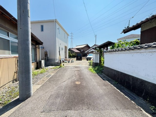 クワイエ　大垣市荒尾町第３　全１区画分譲の前面道路含む現地写真|「現地（2026年7月27日）撮影」
■前面道路　
■ヤマダ不動産　株式会社リライフ
