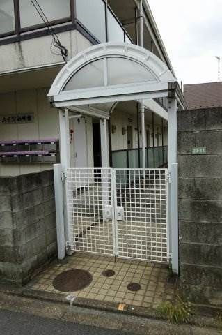 ファミリエ世田谷桜丘のエントランス