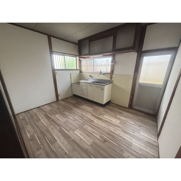 北本荘2丁目戸建の居間・リビング