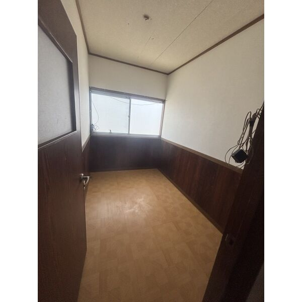 北本荘2丁目戸建の洋室
