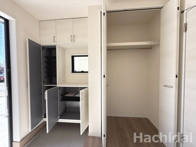 碧南市神有町1丁目　新築戸建＜5号棟＞の収納|玄関シューズボックス