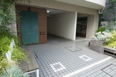 【エントランス】