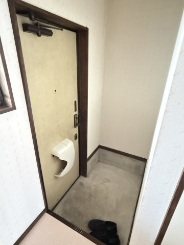 コウシンハイツの玄関