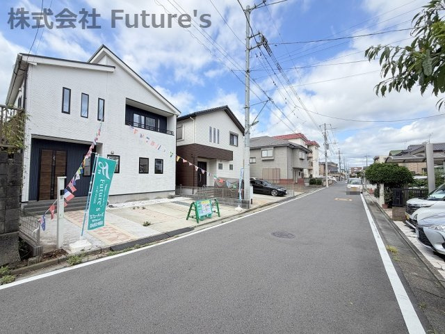 三郷市早稲田3丁目　中古戸建の前面道路含む現地写真|前面道路含む現地写真です。
