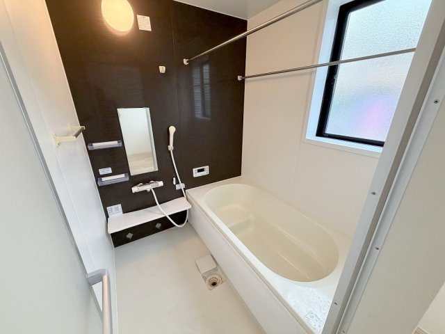 三郷市早稲田3丁目　中古戸建のエントランス|玄関アプローチ