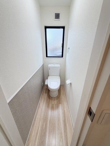 三郷市早稲田3丁目　中古戸建の庭|お子様のプール遊びやガーデニングも楽しめる南側に広々庭付きです