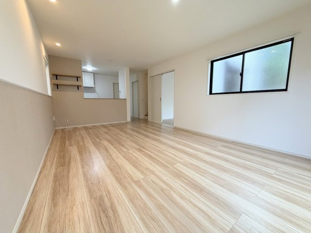 三郷市早稲田3丁目　中古戸建の庭|ウッドデッキ付きでBBQも楽しめますね