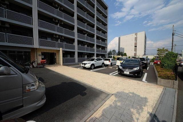アバンツァートの駐車場