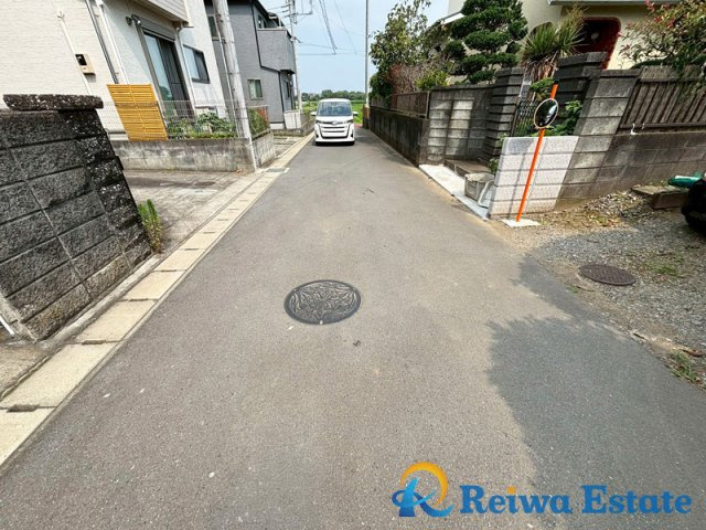中古戸建　高座郡寒川町倉見の前面道路含む現地写真