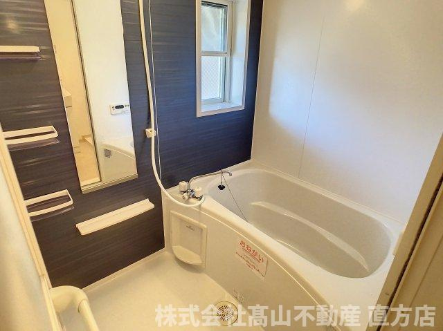 直方市大字頓野のアパートの浴室