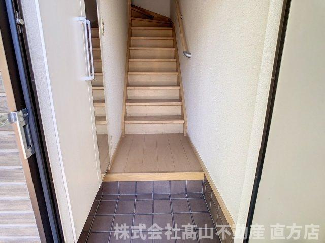 直方市大字頓野のアパートの玄関