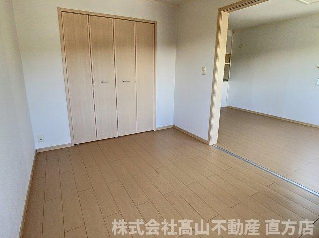直方市大字頓野のアパートの洋室