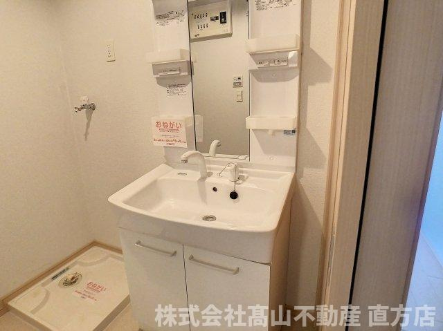 直方市大字頓野のアパートの洗面所