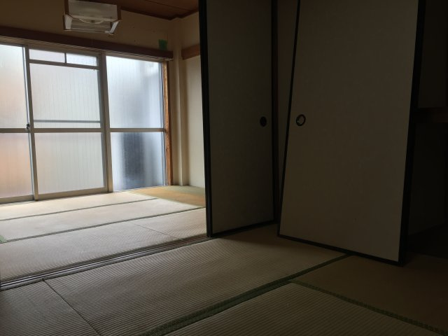 川出マンションの和室