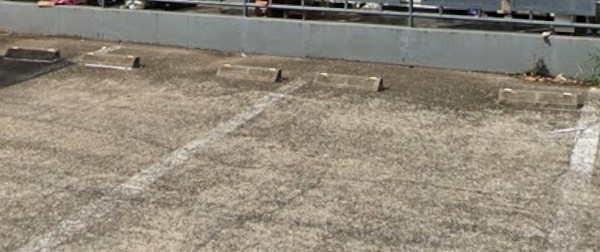 川出マンションの駐車場