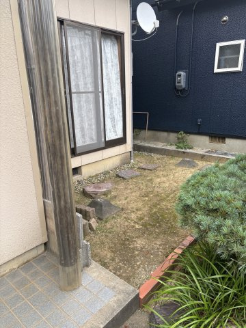 見附市緑町　土地建物の庭