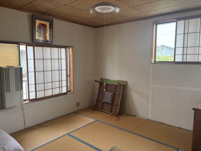見附市緑町　土地建物の和室