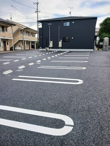 ラ　クラルテ　ｂの駐車場
