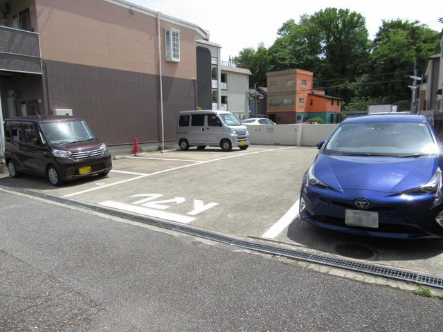 ピア月見が丘の駐車場