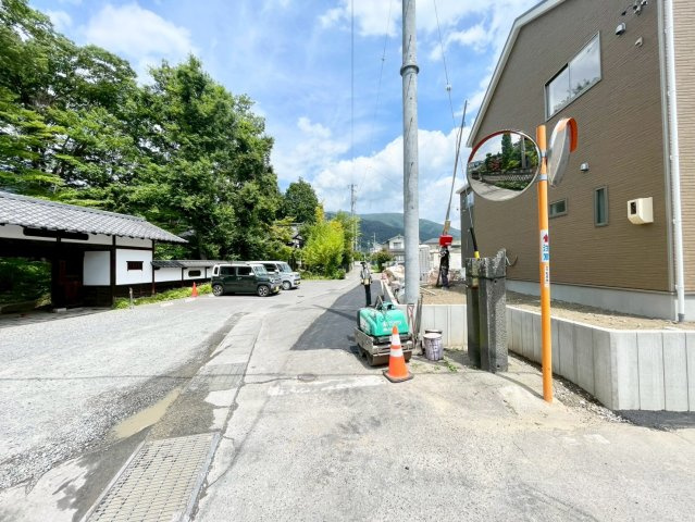 松本市里山辺第10の前面道路含む現地写真