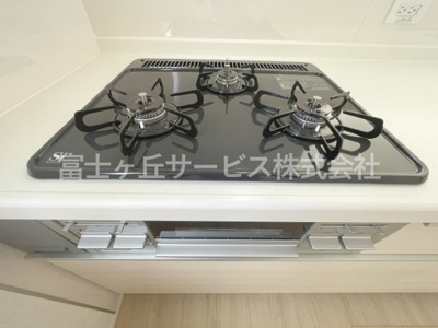 【その他】 | 菊川市柳3丁目 3期 新築一戸建て | 3口コンロです