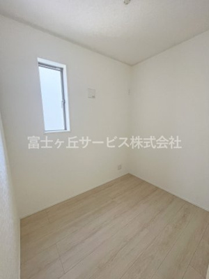 【洋室】 | 菊川市柳3丁目 3期 新築一戸建て | テレワークルームです