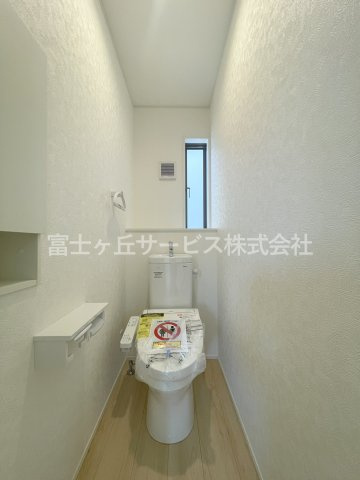 【トイレ】 | 菊川市柳3丁目 3期 新築一戸建て | 2階トイレです