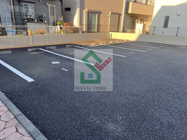 グランディールの駐車場