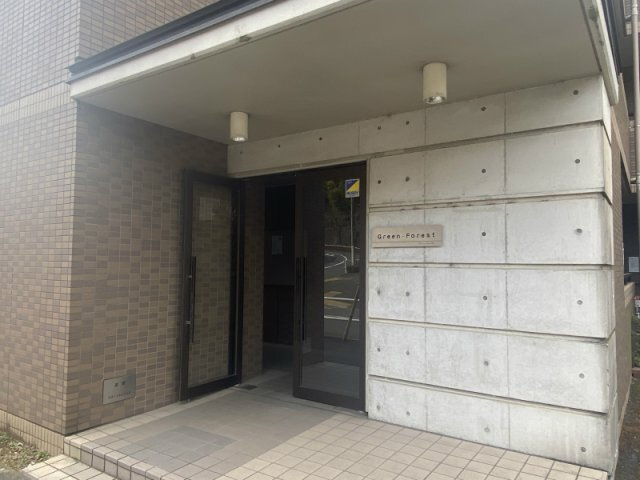 多摩市永山２丁目の賃貸マンションのエントランス