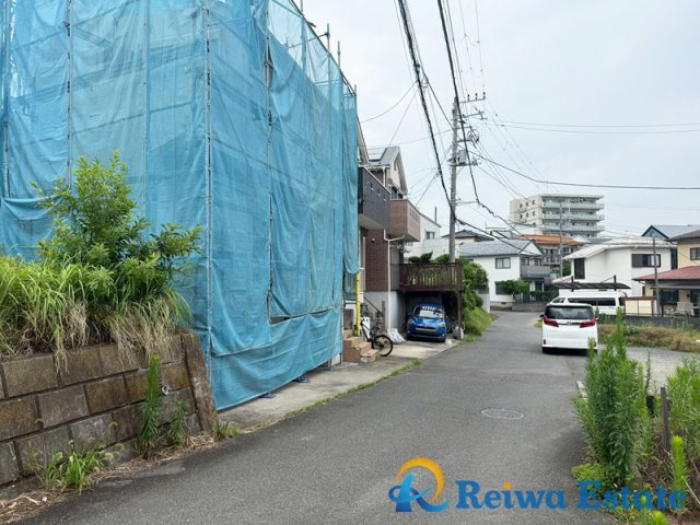 中古戸建　藤沢市城南1丁目の前面道路含む現地写真