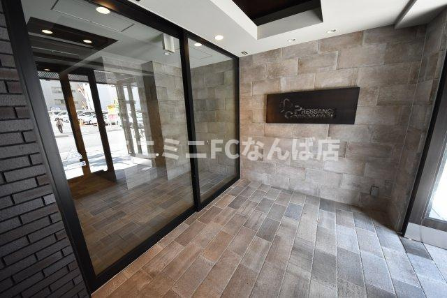 プレサンス心斎橋レヨンのエントランス