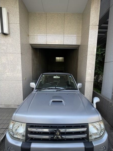 紀志屋ビルの駐車場