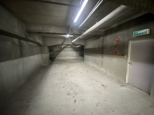 紀志屋ビルの駐車場