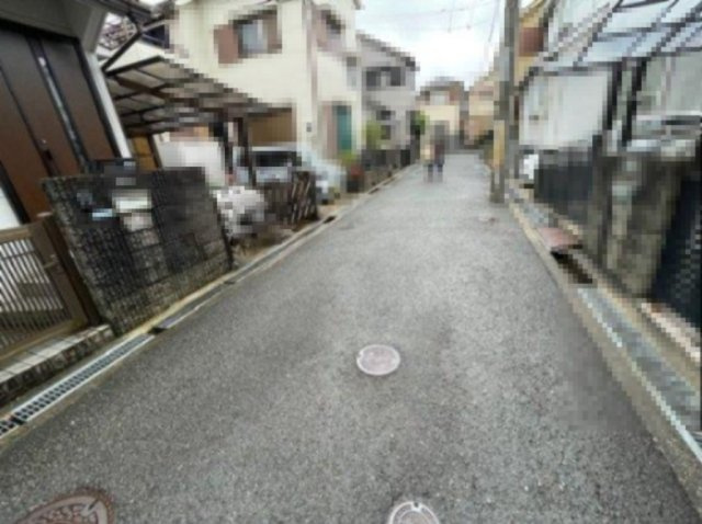成田東が丘　中古一戸建ての前面道路含む現地写真|■物件内覧・資金計画相談・住宅ローン相談、リフォーム相談、お問合せ受付中■
※当日・翌日のご内覧、ご相談はお電話でのお問合せがスムーズです！