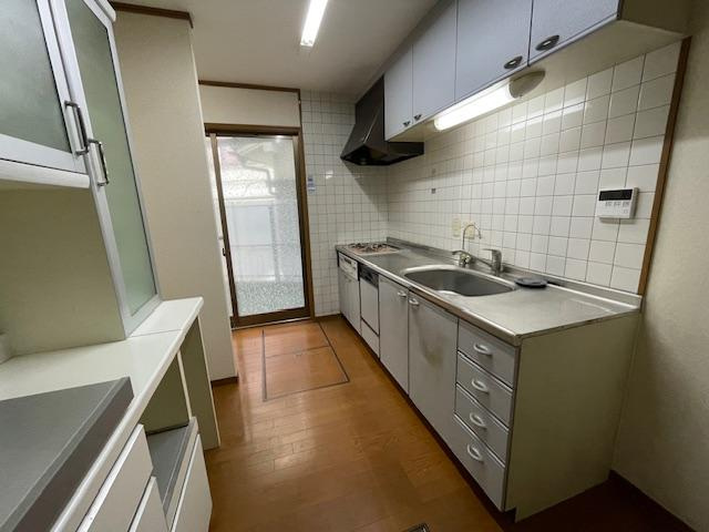 成田東が丘　中古一戸建てのキッチン|システムキッチン　食器洗い乾燥機
■物件内覧・資金計画相談・住宅ローン相談、リフォーム相談、お問合せ受付中■
※当日・翌日のご内覧、ご相談はお電話でのお問合せがスムーズです！
