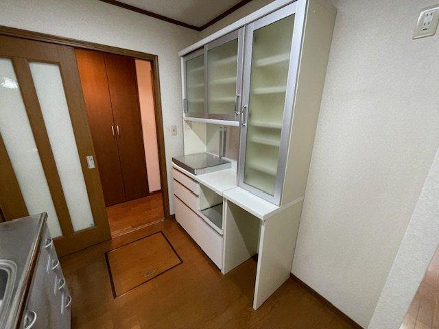 成田東が丘　中古一戸建ての内装|カップボード
■物件内覧・資金計画相談・住宅ローン相談、リフォーム相談、お問合せ受付中■
※当日・翌日のご内覧、ご相談はお電話でのお問合せがスムーズです！
