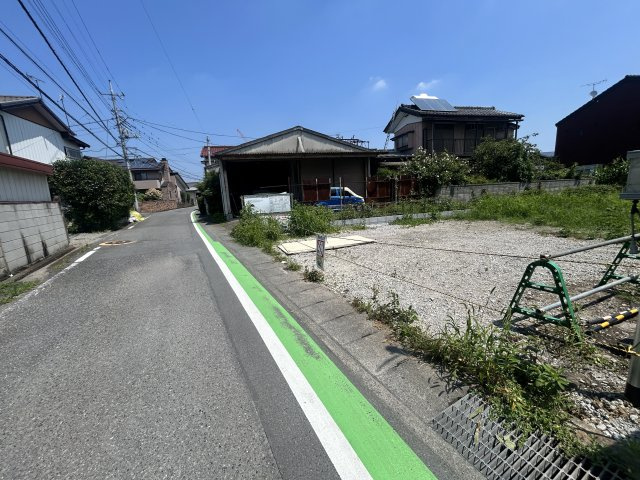 新築　高崎市小八木町　Heartful　Town　A号棟の前面道路含む現地写真|現地写真　西側接道幅員約4.9ｍ　東側接道幅員約2.4ｍ