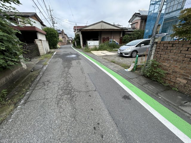 新築　高崎市小八木町　Heartful　Town　A号棟の前面道路含む現地写真|現地写真　西側接道幅員約4.9ｍ　東側接道幅員約2.4ｍ