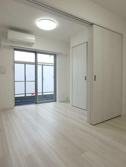 調布市小島町３丁目の賃貸マンションの居間・リビング|白を基調としたお部屋です★