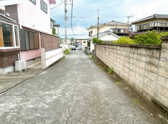 売中古戸建　富士市中丸の前面道路含む現地写真