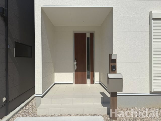 碧南市神有町1丁目　新築戸建＜6号棟＞のエントランス