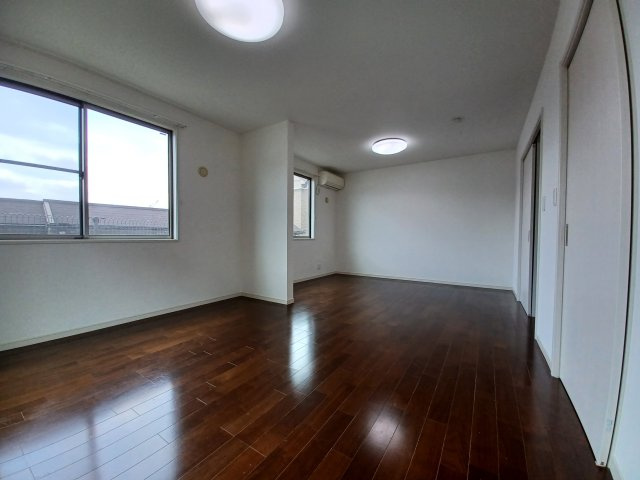 山王４７１５戸建の洋室