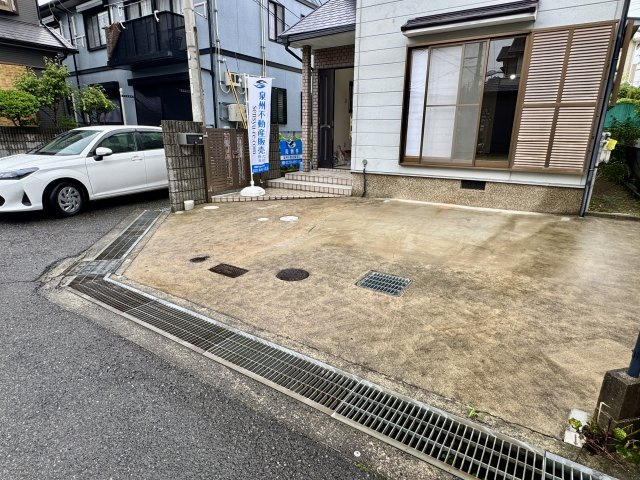 泉南市中小路３丁目　中古戸建の駐車場