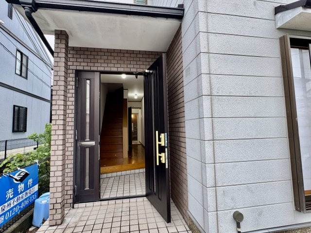 泉南市中小路３丁目　中古戸建の玄関