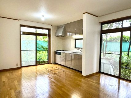 泉南市中小路３丁目　中古戸建の居間・リビング