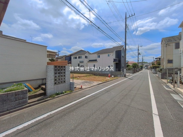 板橋区高島平5丁目　穏やかな街並み　建築条件なし　全2区画の前面道路含む現地写真