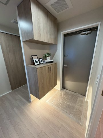 ワコーレラグナ離宮南の玄関|明るい玄関です