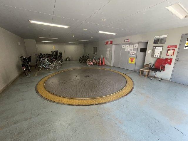 【駐車場】
